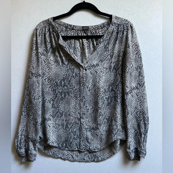 Talula Babaton Aritzia 100% silk python  pattern 3/4 sleeve blouse Sz S - Picture 1 of 9